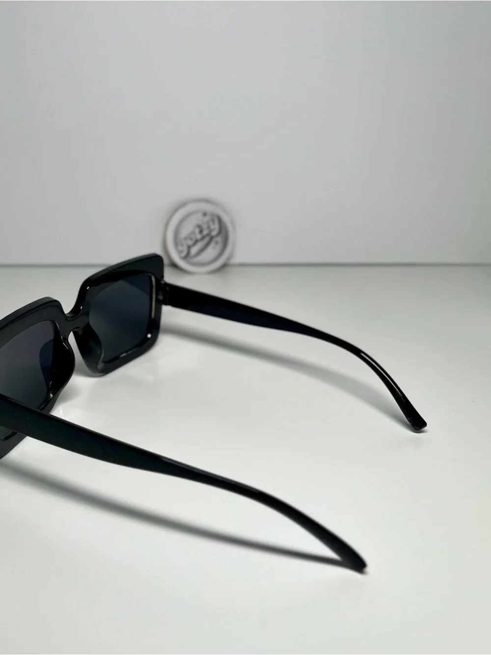 N/A stylish black